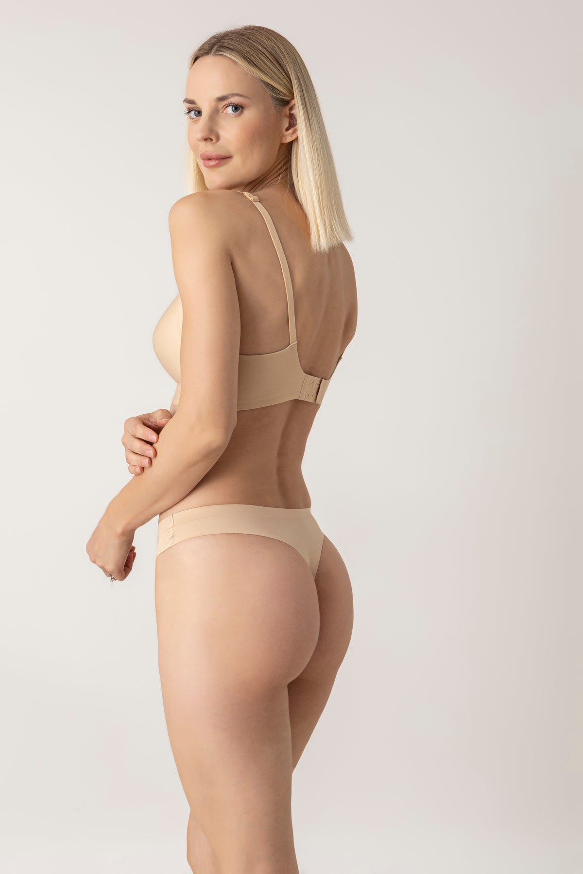 Lazer Kesim Dikişsiz String Tanga Külot